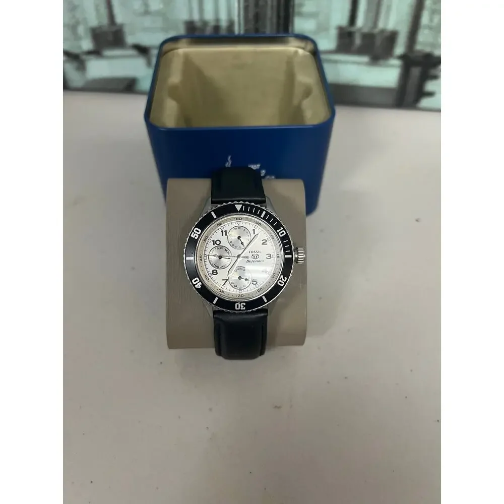 Fossil Defender DEC1006 44mm Dive Sport Leather Men’s Watch White Dial